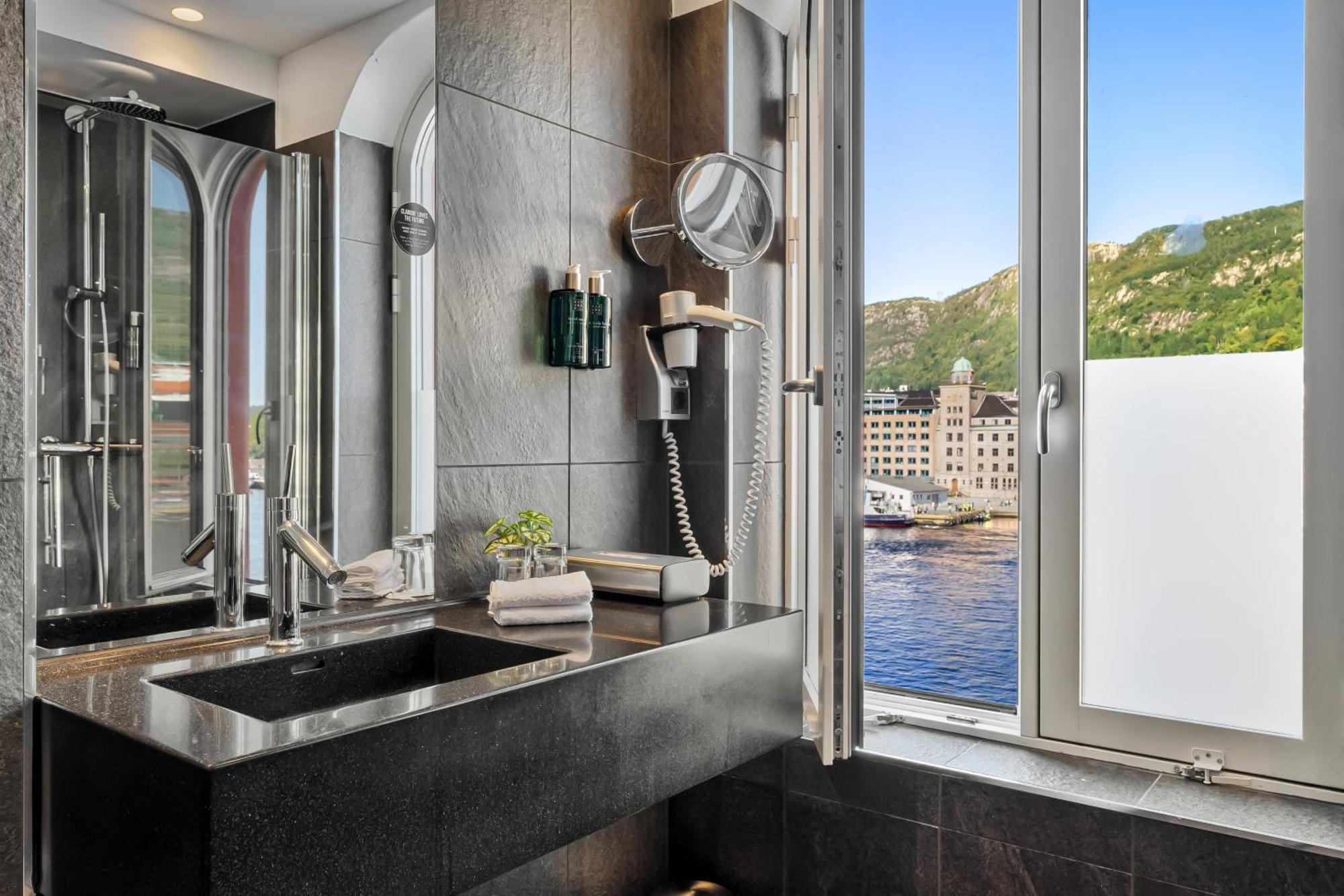 Clarion Hotel Admiral Bergen Bagian luar foto
